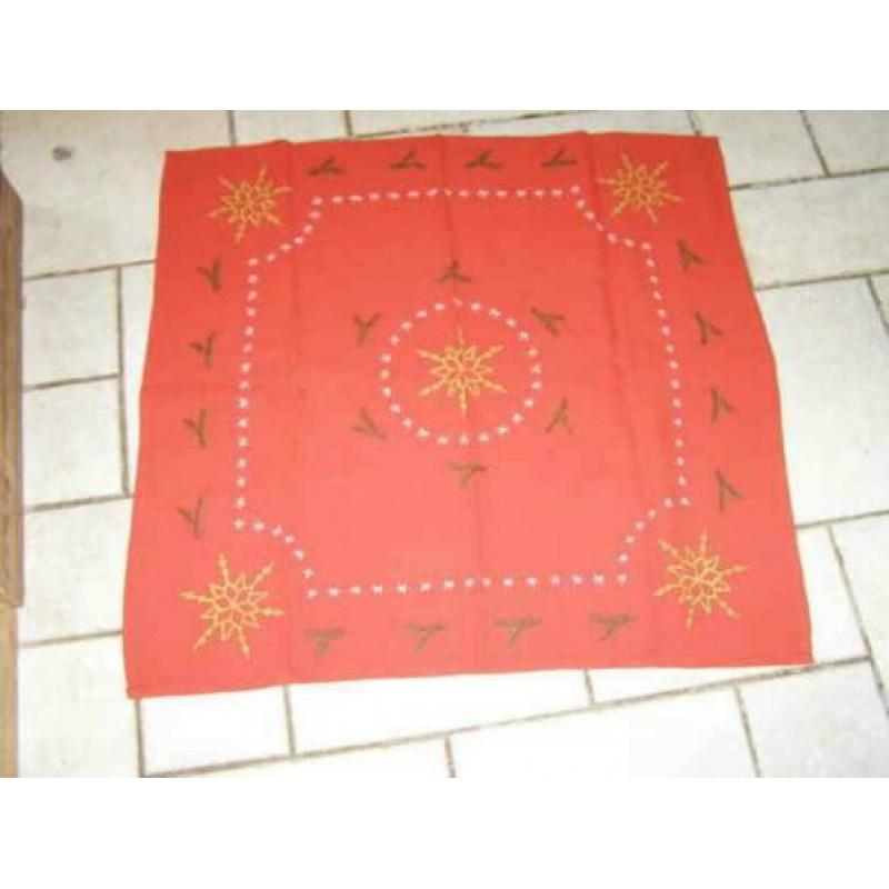 Twee geborduurde kerstkleedjes (A16 1707)
