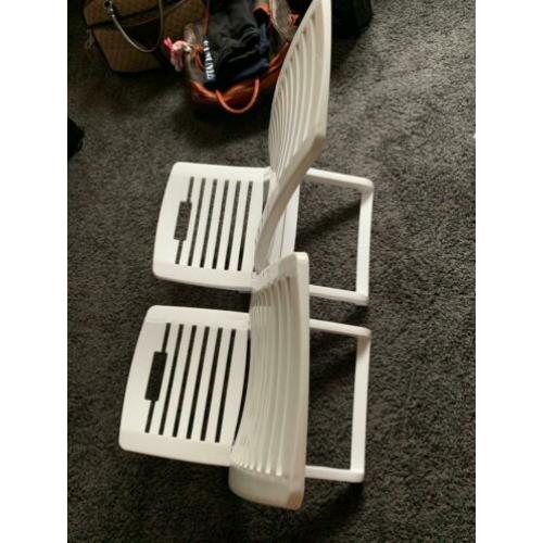 Twee nieuwe strandstoeltjes wit