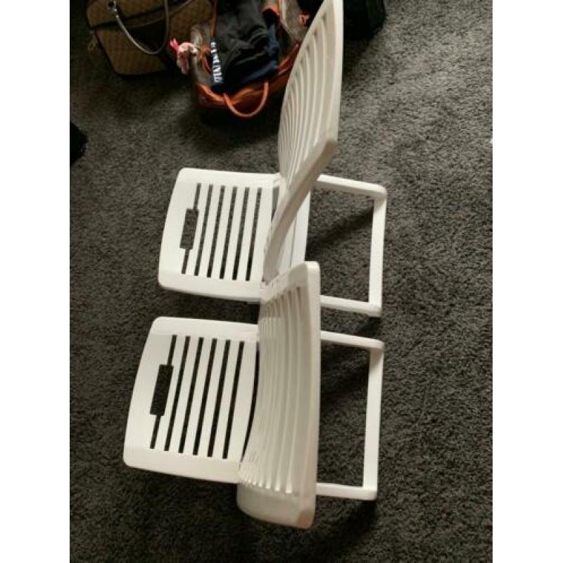 Twee nieuwe strandstoeltjes wit