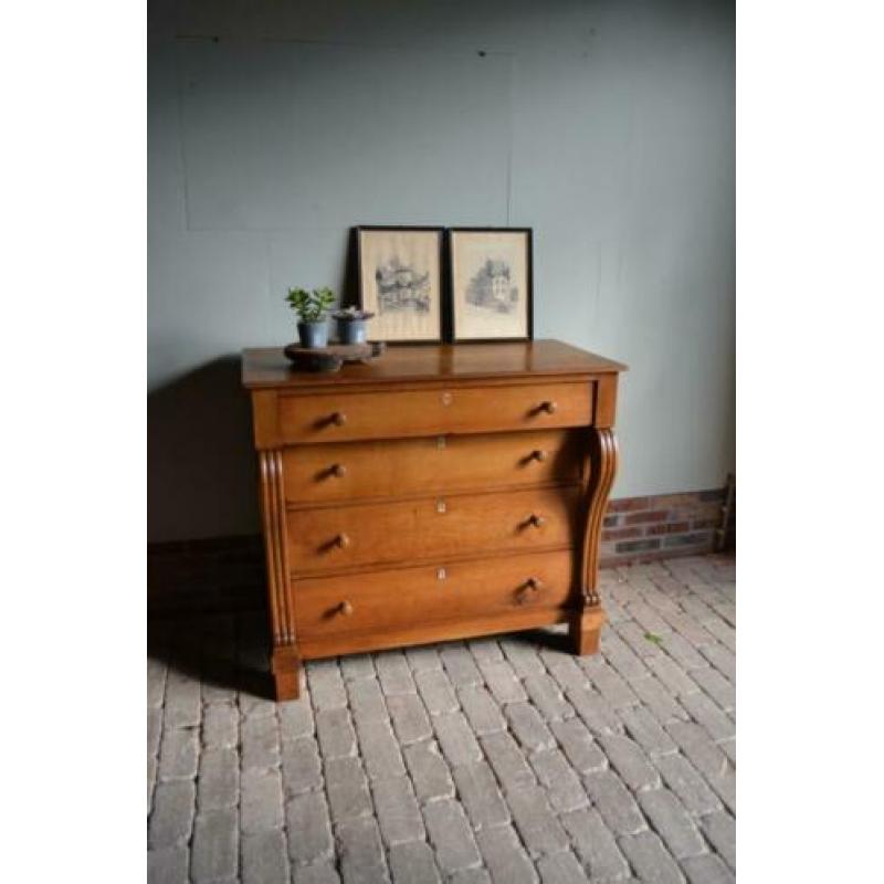 Strakke antieke eiken ladekast, commode, dressoir, ladenkast