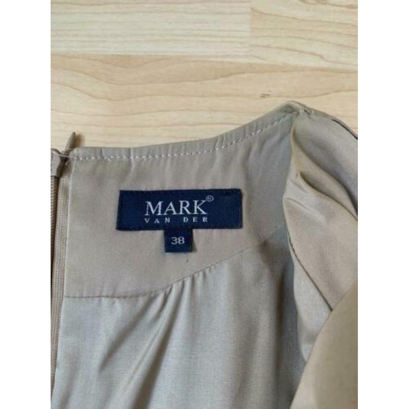 Mark - Beige overslagjurk met ceintuur maat 38