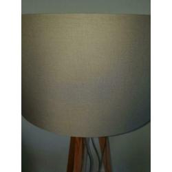 Staande houten lamp