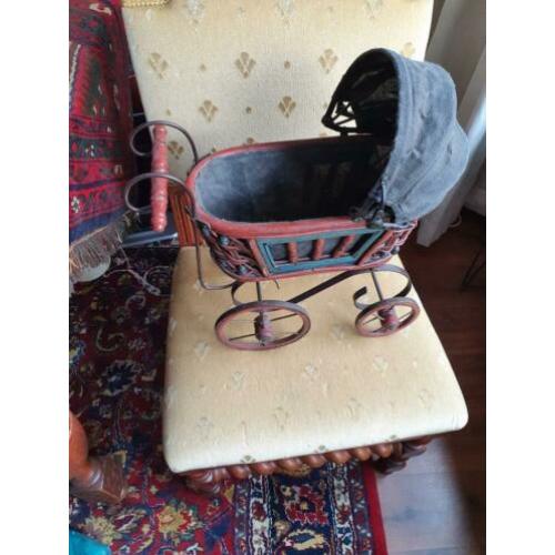 oude poppenwagen