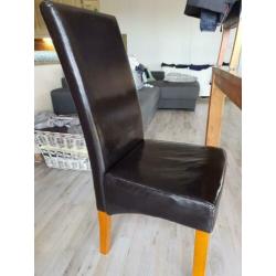 Gratis af te halen: 4 bruine eetkamerstoelen