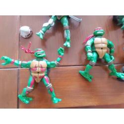 Ninja turtles 9 poppetjes, 3 motoren en zwaarden