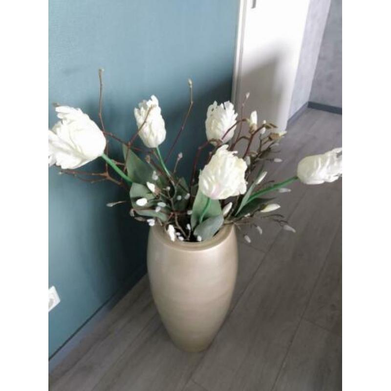 Mooie pot met inhoud.
