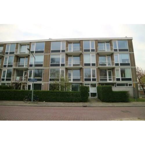 Te huur keurig 3 kamer appartement met vrij uitzicht.