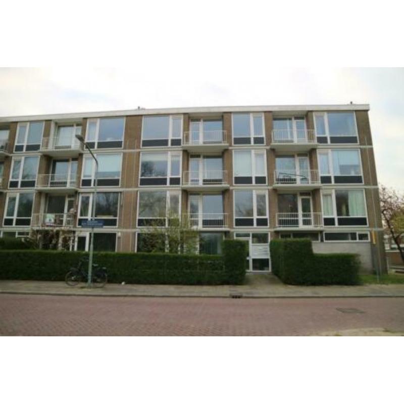 Te huur keurig 3 kamer appartement met vrij uitzicht.