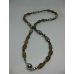 Magneetsluiting. Lengte 53 cm. Prachtige ketting.