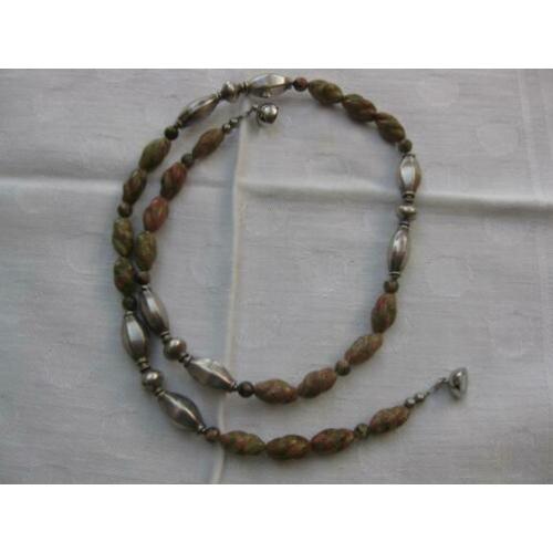 Magneetsluiting. Lengte 53 cm. Prachtige ketting.
