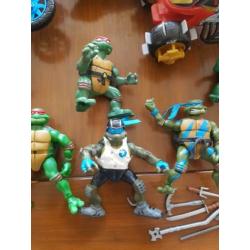 Ninja turtles 9 poppetjes, 3 motoren en zwaarden
