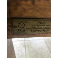 Echte houten tafel