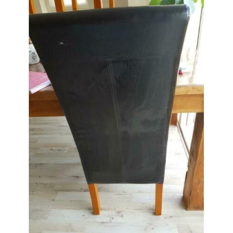 Gratis af te halen: 4 bruine eetkamerstoelen