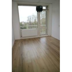 Te huur keurig 3 kamer appartement met vrij uitzicht.