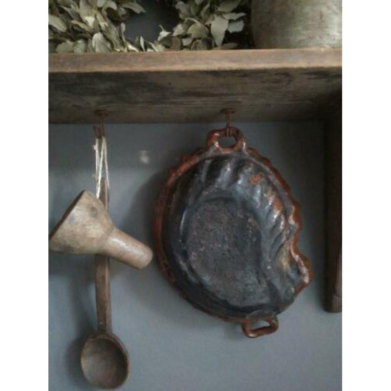 Mooie oude brocante aardewerk bakvorm vorm schelp *Etage3*