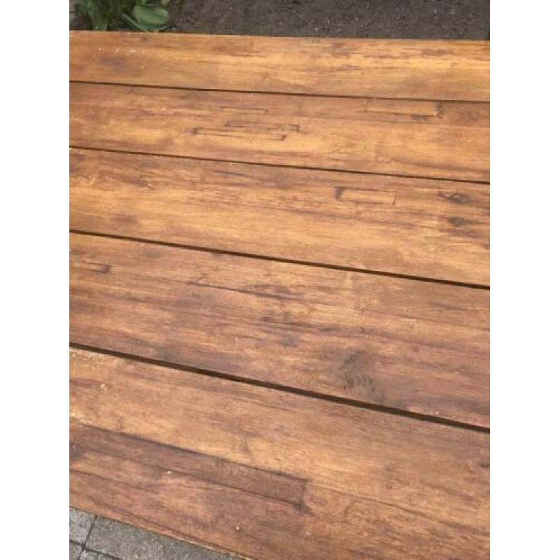 Echte houten tafel