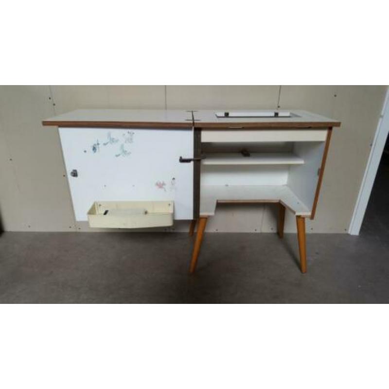 Vintage (naaimachine)kastje