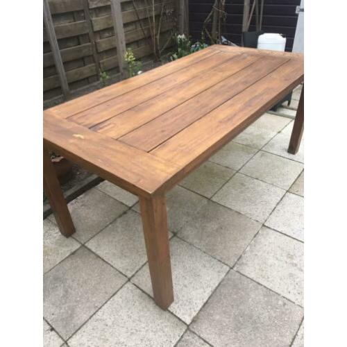 Echte houten tafel
