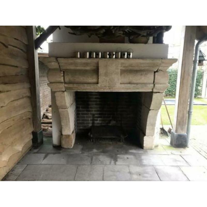 Oude originele kasteel openhaard