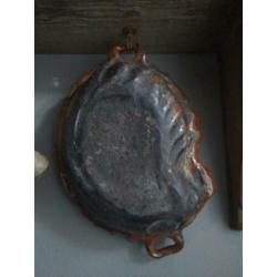 Mooie oude brocante aardewerk bakvorm vorm schelp *Etage3*