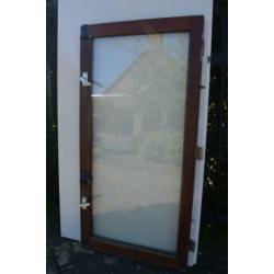 Hardhouten raam met dubbel glas 1.25m x 62 cm