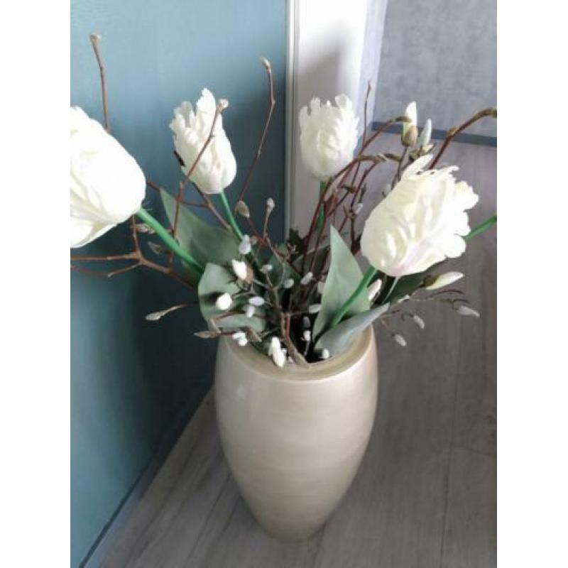 Mooie pot met inhoud.