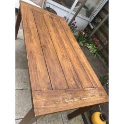 Echte houten tafel