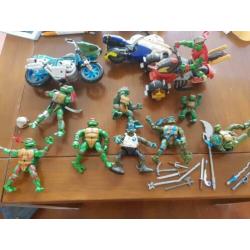 Ninja turtles 9 poppetjes, 3 motoren en zwaarden