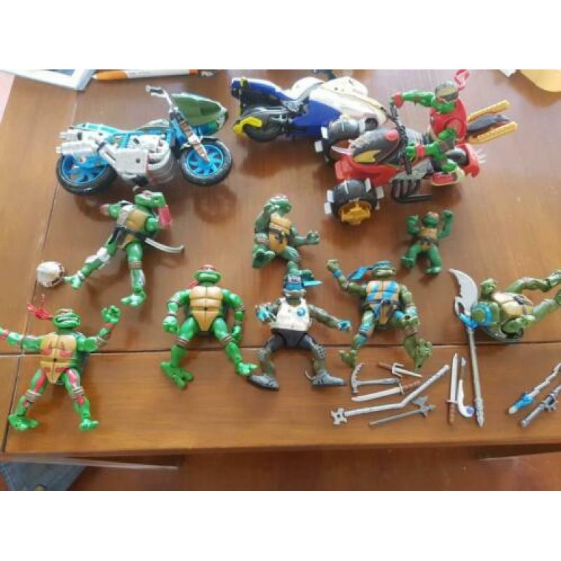 Ninja turtles 9 poppetjes, 3 motoren en zwaarden