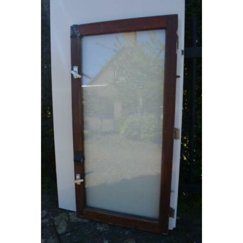 Hardhouten raam met dubbel glas 1.25m x 62 cm