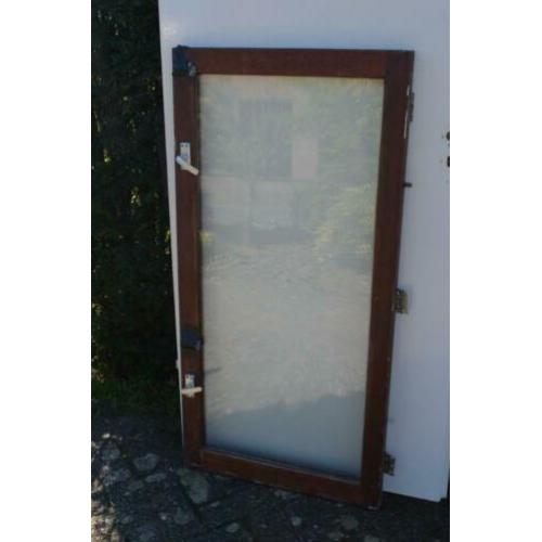 Hardhouten raam met dubbel glas 1.25m x 62 cm