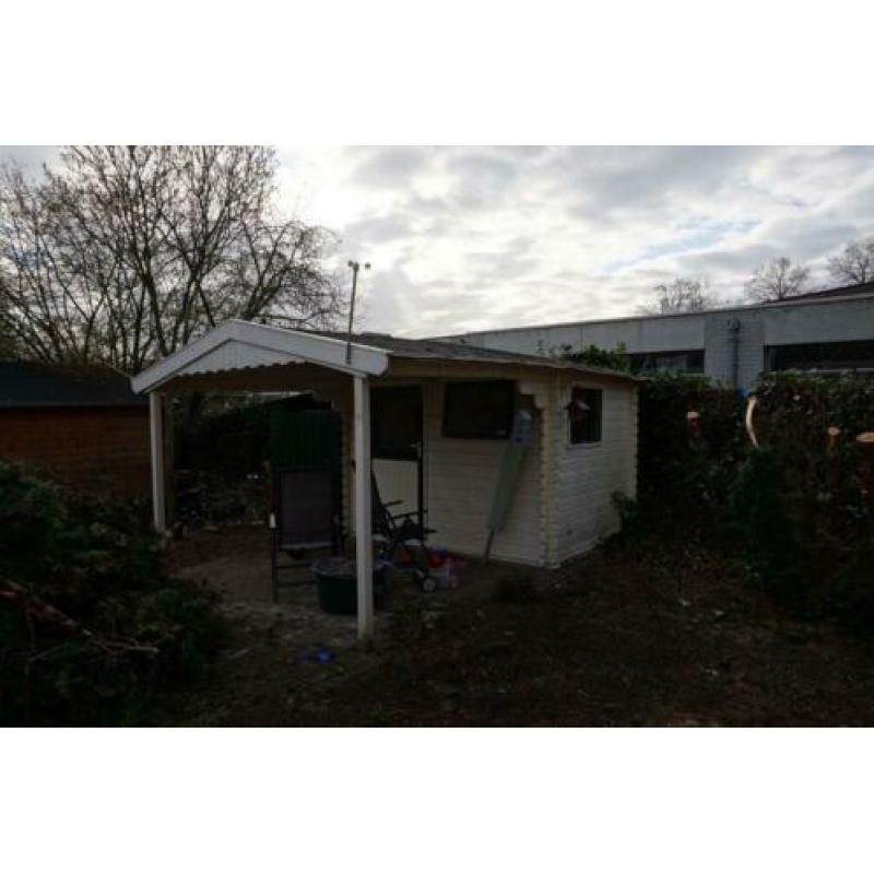 Tuinhuisje (GRATIS AF TE HALEN)