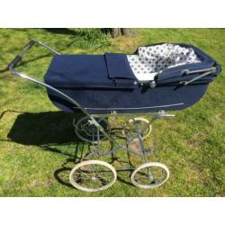 Super set Vintage retro kinderwagen en reiswieg jaren 50 60