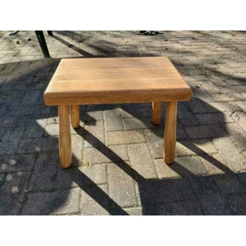 Eiken houten tafeltje