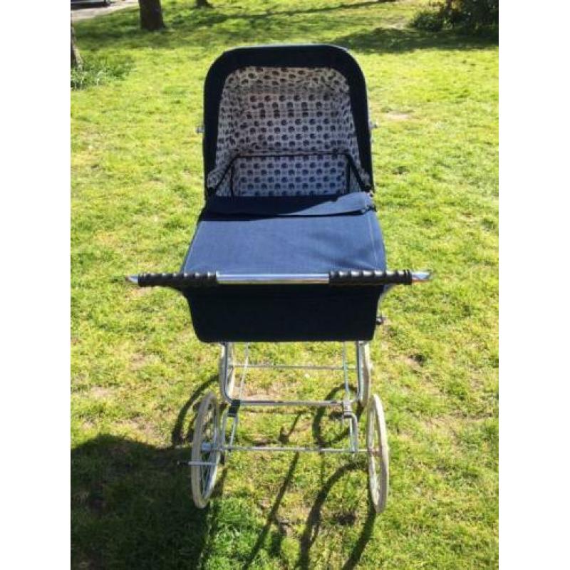 Super set Vintage retro kinderwagen en reiswieg jaren 50 60