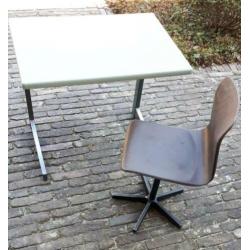 Vintage Eromes schooltafeltje en stoeltje