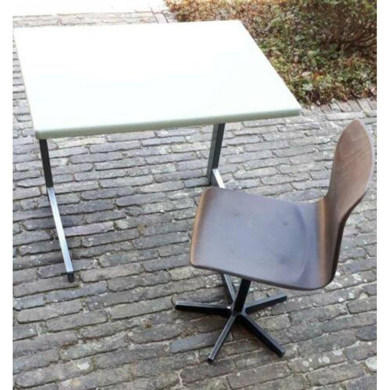 Vintage Eromes schooltafeltje en stoeltje