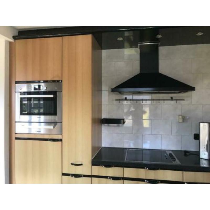 Keuken met bosch apparatuur en pelgrim kookplaat