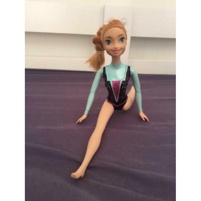 Anna en elsa barbie per stuk €7,50 twee voor 13,50