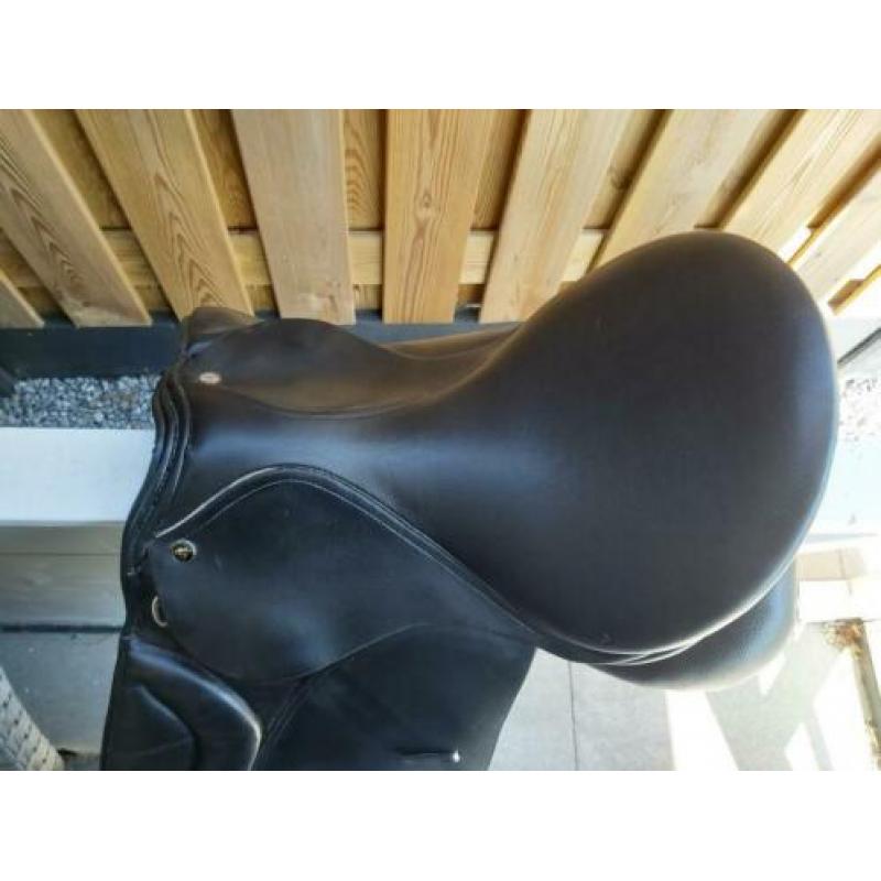 16 inch veelzijdigheids zadel.