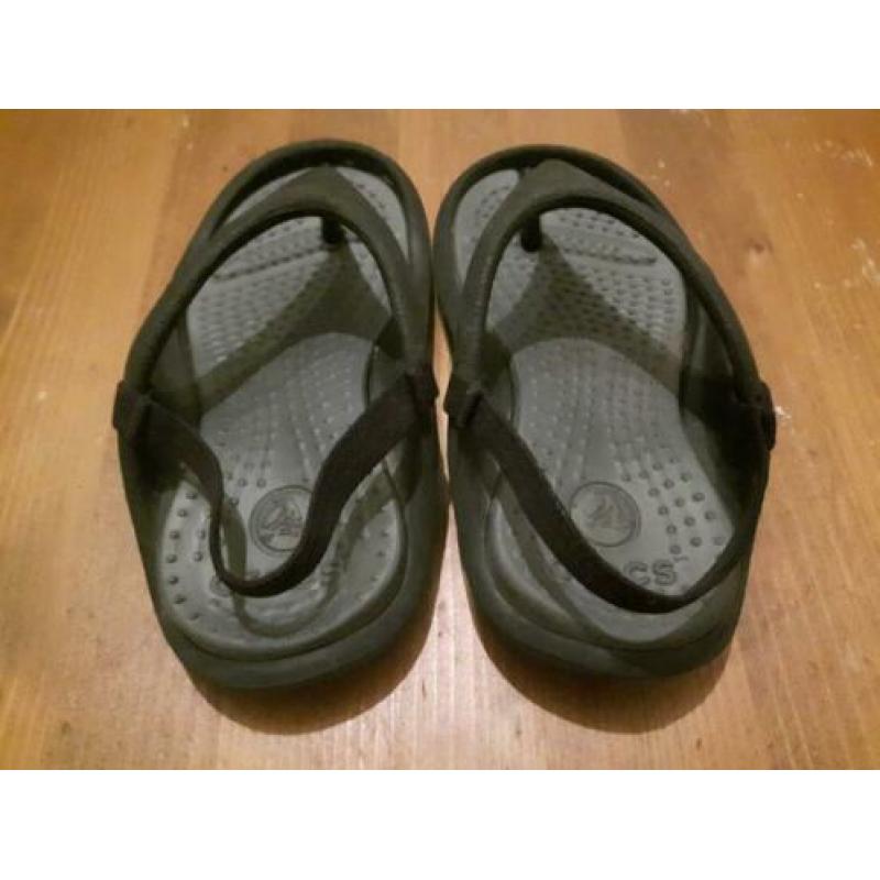 Mooie Crocs slippers zwart/grijs zo goed als nieuw 24-25