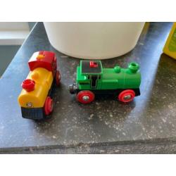 Houten treinrails + 2 brio treinen