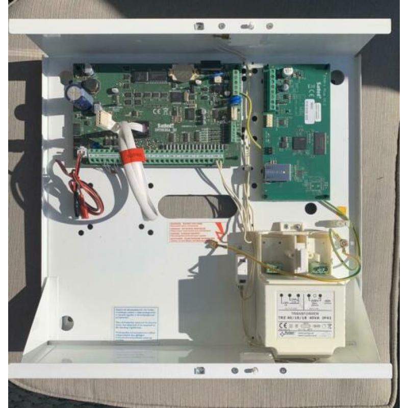 Satel Integra 32 alarmcentrale - alarmsysteem