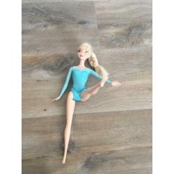 Anna en elsa barbie per stuk €7,50 twee voor 13,50