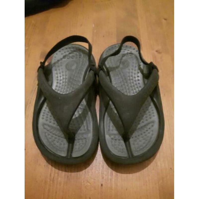 Mooie Crocs slippers zwart/grijs zo goed als nieuw 24-25