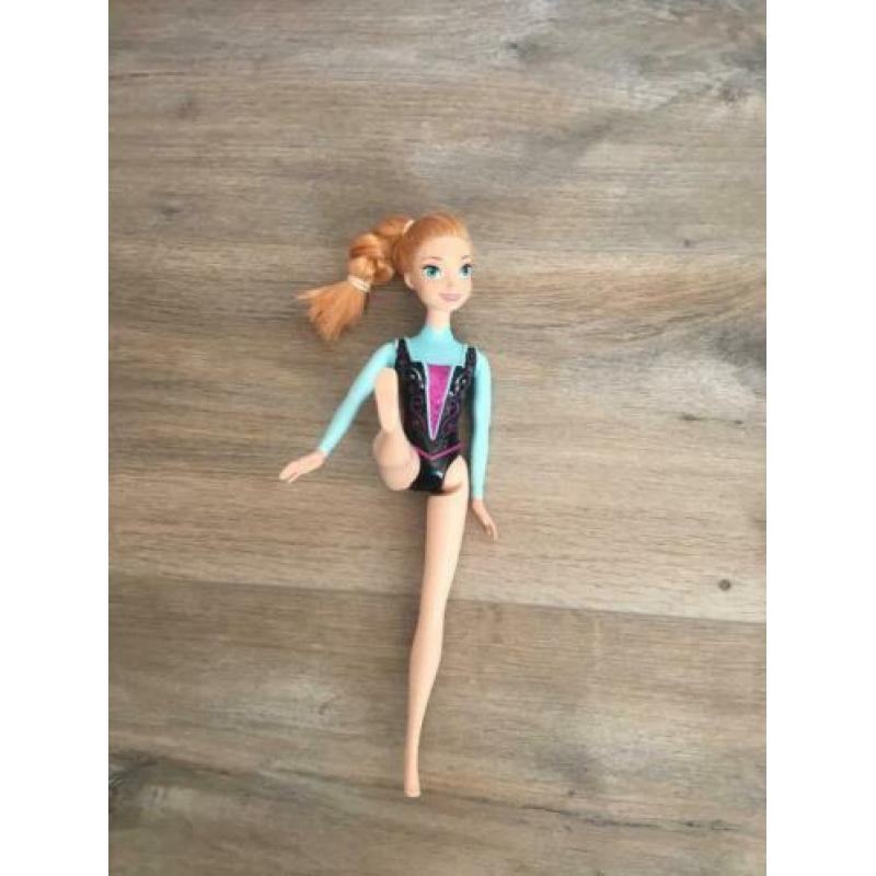 Anna en elsa barbie per stuk €7,50 twee voor 13,50