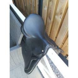 16 inch veelzijdigheids zadel.