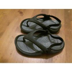 Mooie Crocs slippers zwart/grijs zo goed als nieuw 24-25