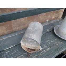 Oude gietijzeren voeder/drinkbak,doorsnee 60 cm €27,50,afhal