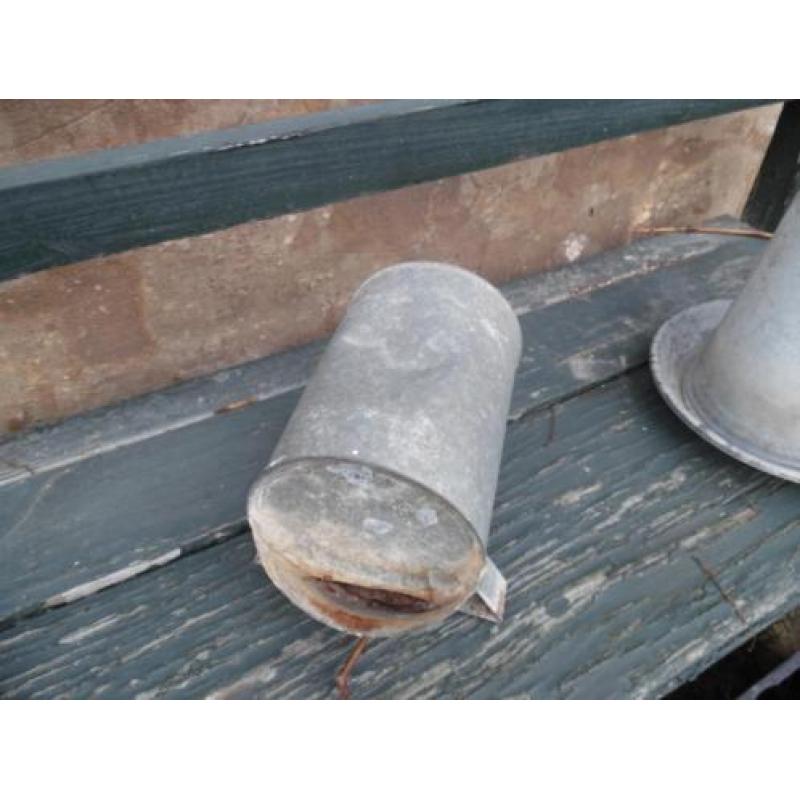 Oude gietijzeren voeder/drinkbak,doorsnee 60 cm €27,50,afhal